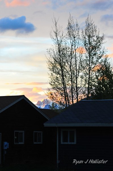 RJH_2568.JPG - This is the front-porch view at Mary & Dave's.   The Tetons are in the background.