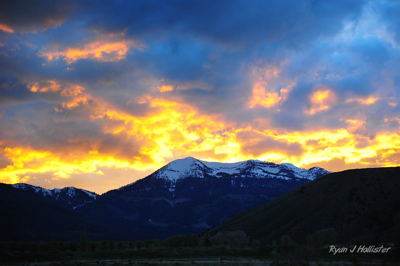RJH_2572.JPG - This was the first night's sunset - from their front porch.