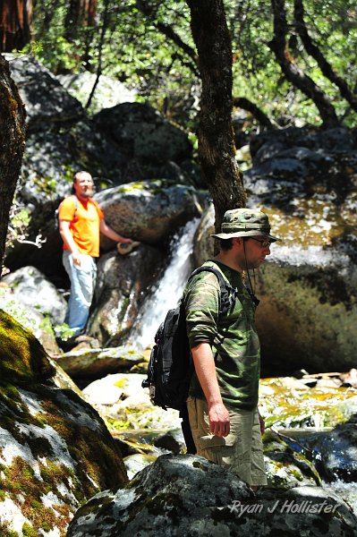 RJH_2465.JPG - Dave & Aric contemplating and enjoying the cool creek.